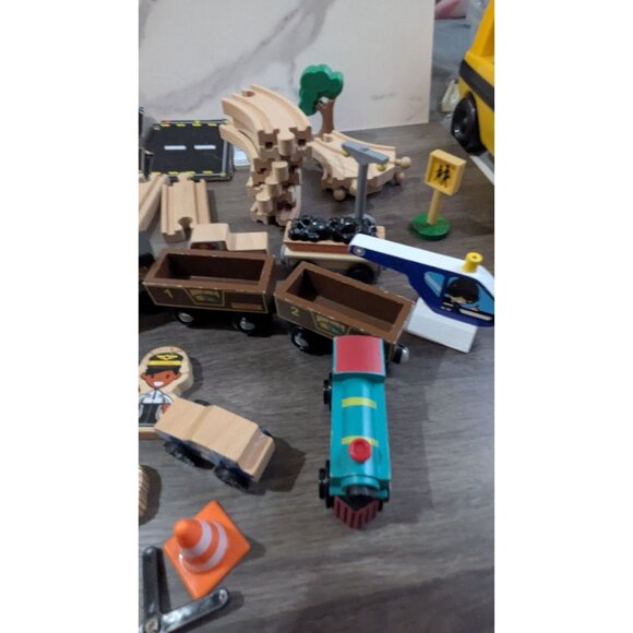 KidKraft & Tiny Conductors Wooden Train & City Playset Lot w/Magnetic Trains - Picture 5 of 9